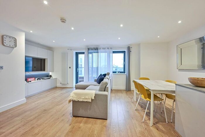 2 Bedroom Flat For Sale In Osiers Road, Wandsworth Town, London, SW18