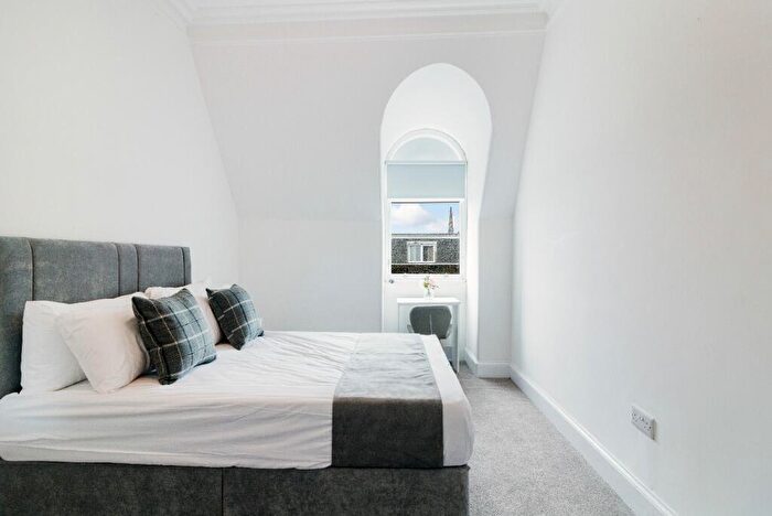 1 Bedroom Flat To Rent In Room Whitehall Street, DD1