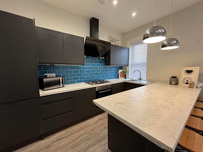 5 Bedroom Terraced House To Rent In All Ensuites // Large Bed // West End // Sept, LN1