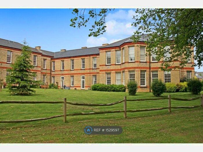 2 Bedroom Flat To Rent In Horton Crescent, Epsom, KT19