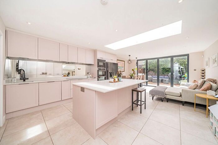 5 Bedroom Property For Sale In Bruce Road, Tooting, CR4