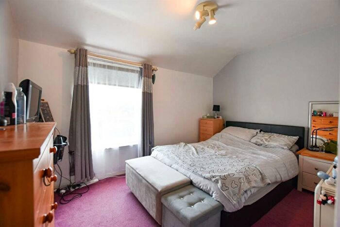 1 Bedroom Flat For Sale In New Road, Ditton, Aylesford, ME20