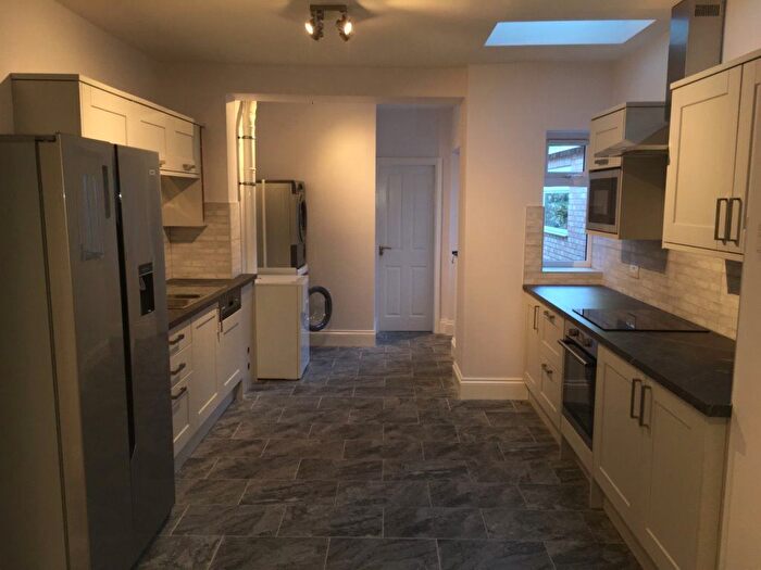 6 Bedroom Property To Rent In Luton Road, B29