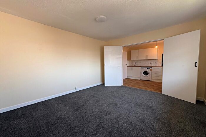 2 Bedroom Flat To Rent In Weymouth, DT4