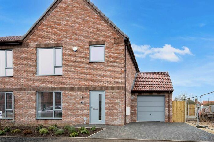 3 Bedroom Semi-Detached House To Rent In Knights Walk, Sutton Cum Lound, DN22