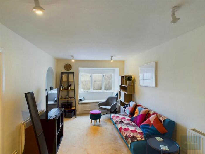 Studio To Rent In Amyand Park Gardens, St Margarets, Twickenham, TW1