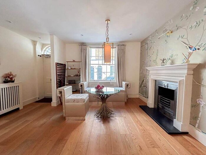 3 Bedroom Town House To Rent In Seymour Walk, London, SW10