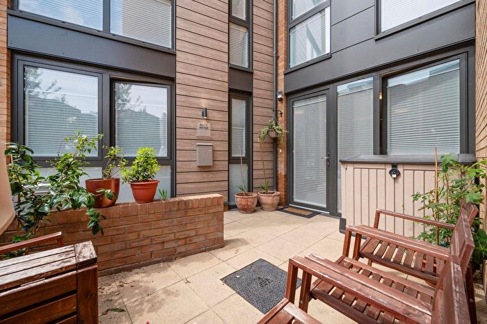 3 Bedroom Maisonette For Sale In Baltic Avenue, Brentford, TW8