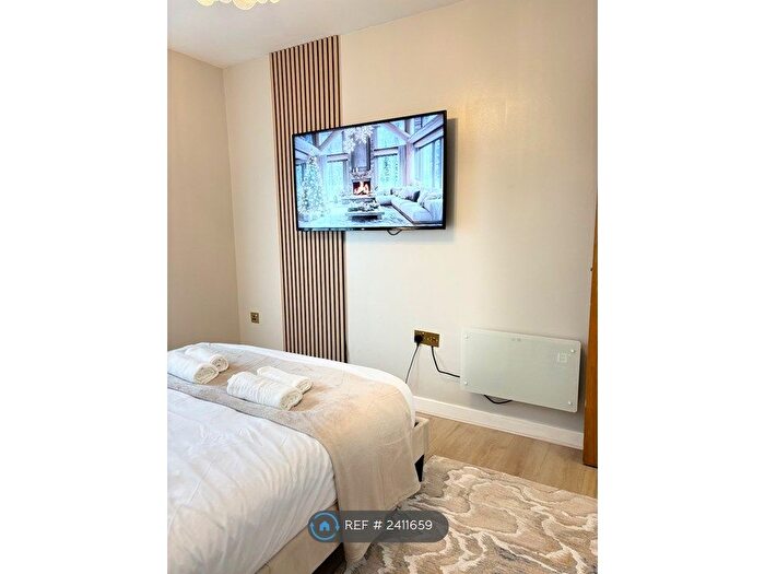 2 Bedroom Flat To Rent In Bouverie Court, Leeds, LS9