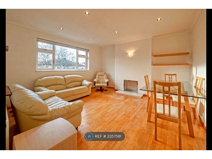 2 Bedroom Flat To Rent In Finchley Central, London, N3
