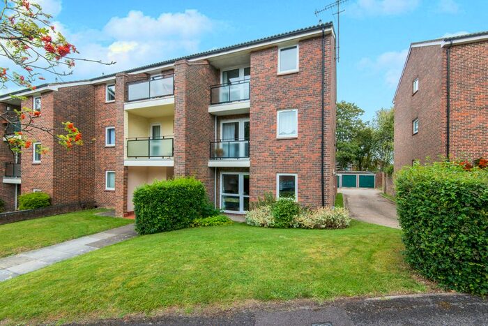 1 Bedroom Flat To Rent In Elder Close, Winchester, SO22