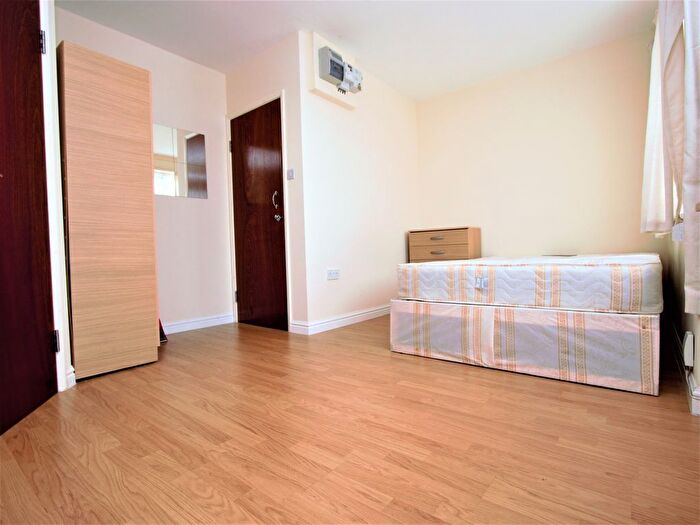 Studio To Rent In Nightingale Road, London, N9