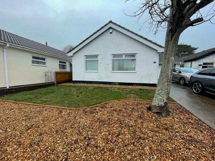 3 Bedroom Bungalow To Rent In Bassett Road, Sully, CF64