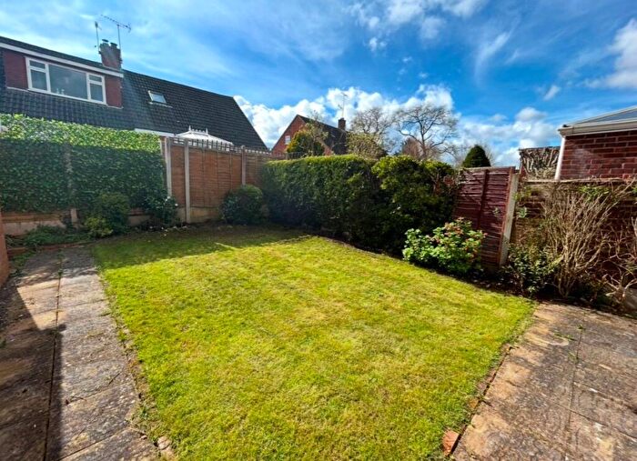 2 Bedroom Bungalow To Rent In Snowdon Close, Kidderminster, DY11