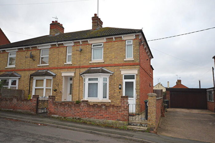 2 Bedroom End Of Terrace House To Rent In Park Road, Raunds, NN9