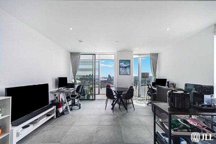1 Bedroom Flat For Sale In Dollar Bay, London, E14