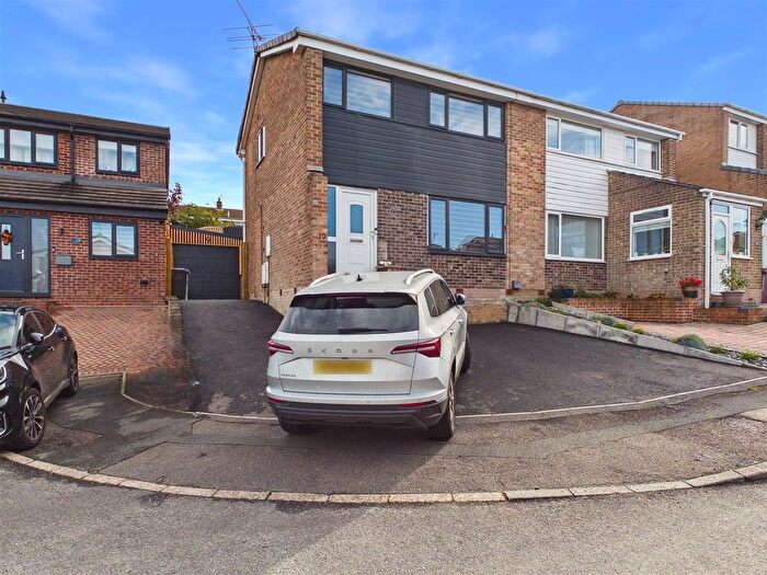 3 Bedroom Property For Sale In Landseer Close, Dronfield, S18