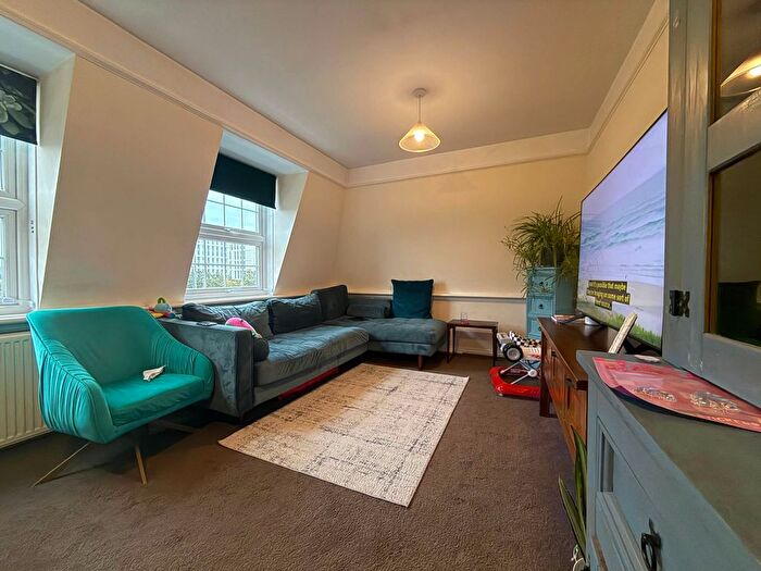 1 Bedroom Flat To Rent In Western Avenue, London, W5