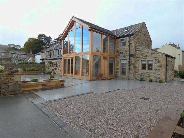 3 Bedroom Barn Conversion To Rent In Lascelles Hall Road, Huddersfield HD5
