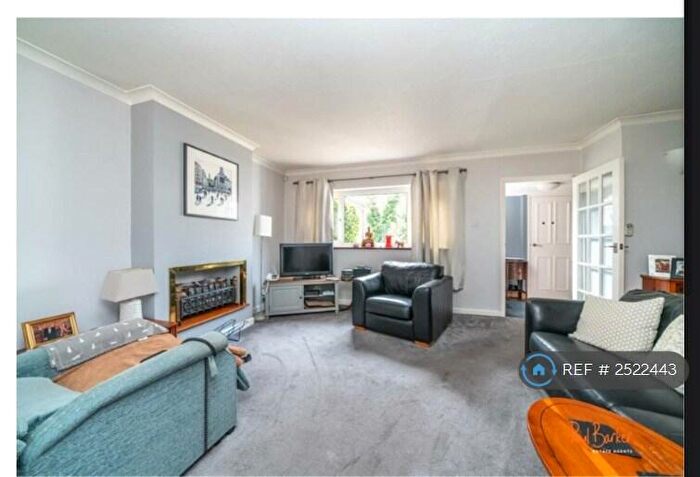 3 Bedroom Terraced House To Rent In Upton Close, Park Street, St. Albans, AL2