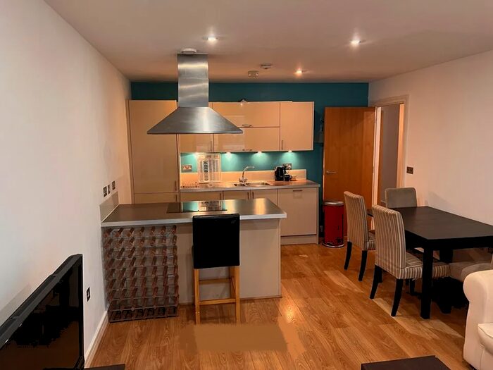 3 Bedroom Flat To Rent In Bow Common Lane, London, E3