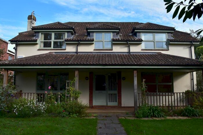 5 Bedroom Detached House To Rent In College Road, Taunton, TA2