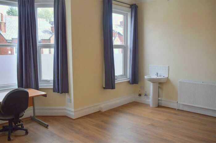 6 Bedroom Terraced House To Rent In Granville Road, Fallowfield, M14