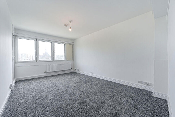 3 Bedroom Flat For Sale In Rainsborough Avenue, Rotherhithe, London, SE8