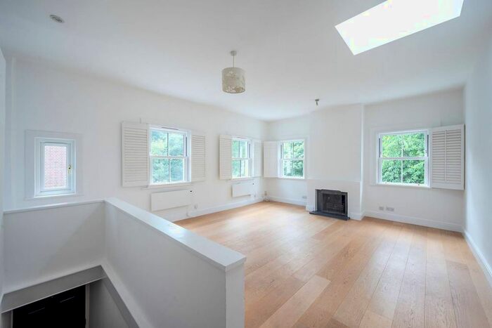 2 Bedroom Flat To Rent In Cambridge Park, Twickenham, TW1
