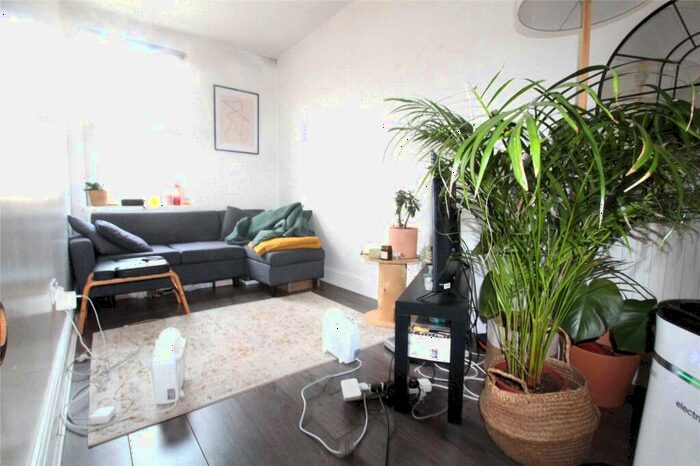 3 Bedroom Apartment To Rent In Settles Street, London, E1