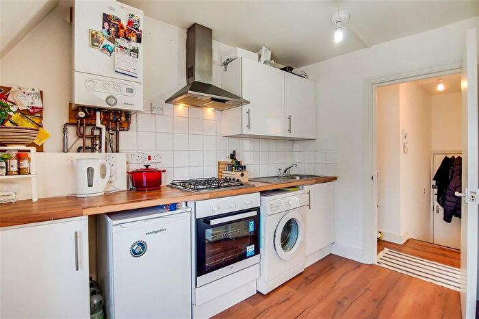 1 Bedroom Flat To Rent In Streatham High Road, London, SW16