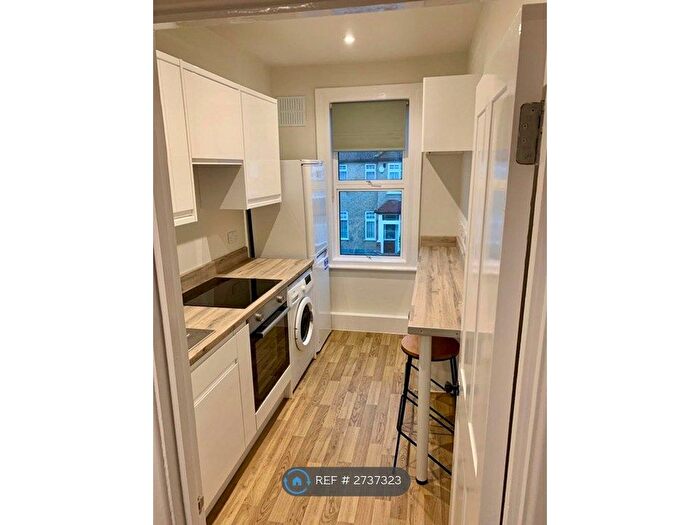 1 Bedroom Flat To Rent In Seaforth Avenue, New Malden, KT3