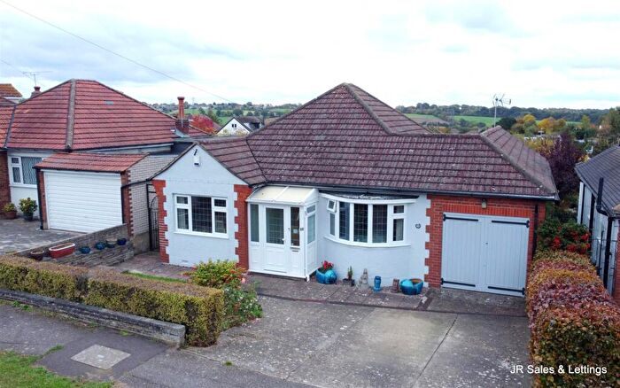3 Bedroom Detached Bungalow For Sale In Burleigh Way, Cuffley, EN6
