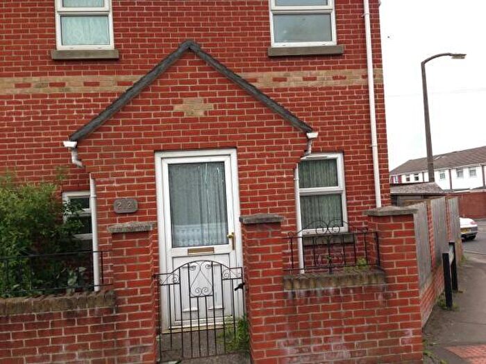 2 Bedroom Semi-Detached House To Rent In Bursledon Road, SO19