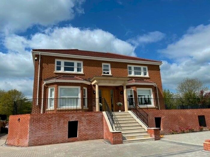 6 Bedroom Town House To Rent In Lingfield Common Road, Lingfield, RH7