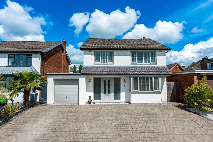 4 Bedroom Detached House For Sale In Bodmin Road, Astley, Manchester, M29