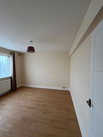 2 Bedroom Flat To Rent In Wendover Court Western Avenue, Acton, W3