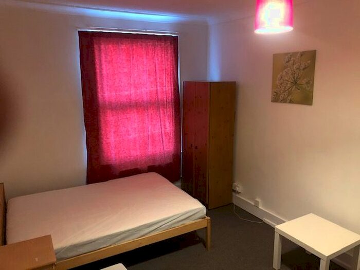 1 Bedroom Flat To Rent In Romford Road, Manor Park E12