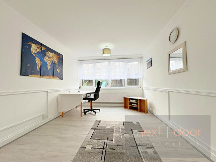 3 Bedroom Maisonette For Sale In Kinglake Street, Elephant And Castle, SE17