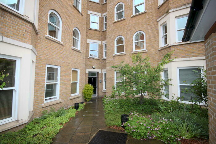 2 Bedroom Flat To Rent In Wendle Square, London, SW11