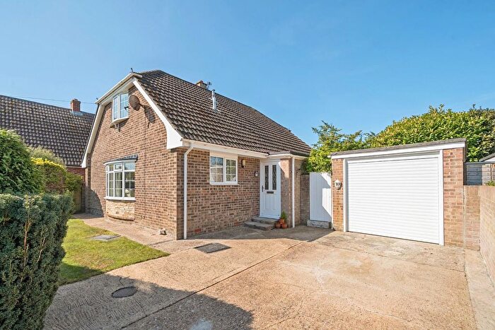 3 Bedroom Chalet For Sale In Astrid Close, Hayling Island, PO11