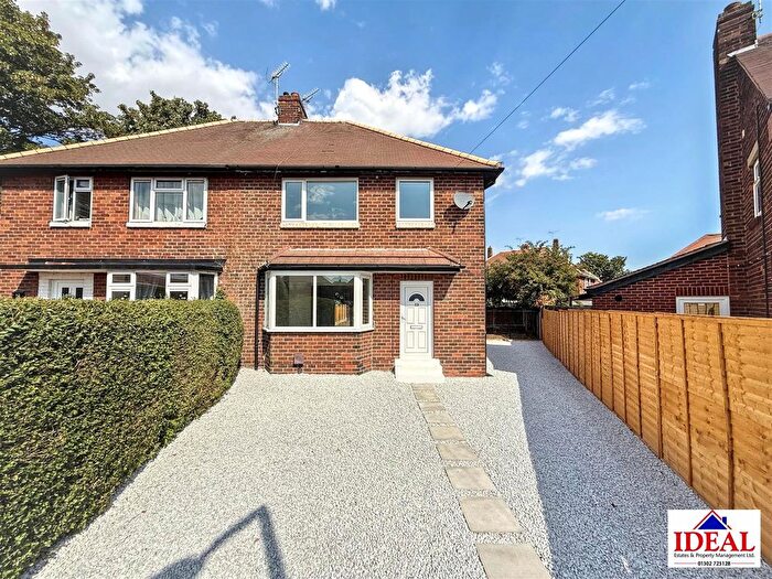 3 Bedroom Semi-detached House For Sale In Shaftsbury Avenue, Woodlands, Doncaster, DN6