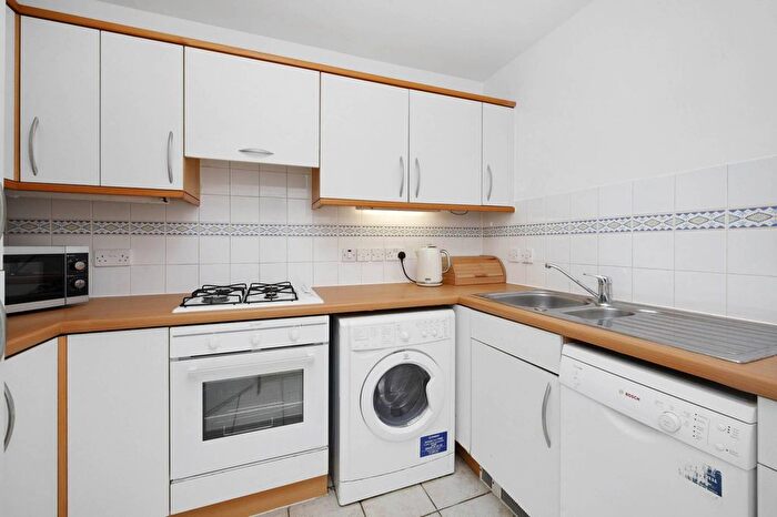 2 Bedroom Flat For Sale In Island Row, Limehouse, London, E14