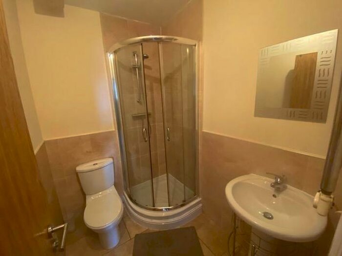 1 Bedroom Flat For Sale In Godwin Mall, Kirkgate Centre, Bradford, BD1