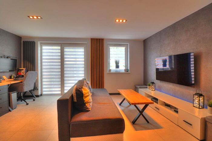 3 Bedroom Semi-Detached House For Sale In Eden Gardens, Leicester, LE4