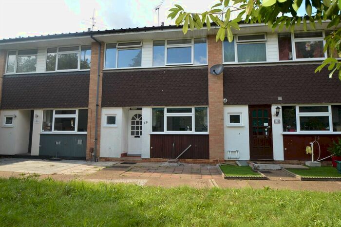 3 Bedroom Property To Rent In Burn Close, Addlestone, KT15