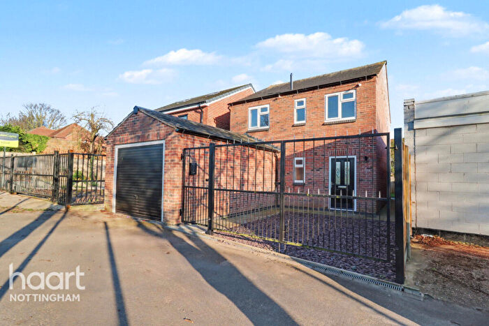 3 Bedroom Semi Detached House For Sale In Old Bar Close, Nottingham, NG6