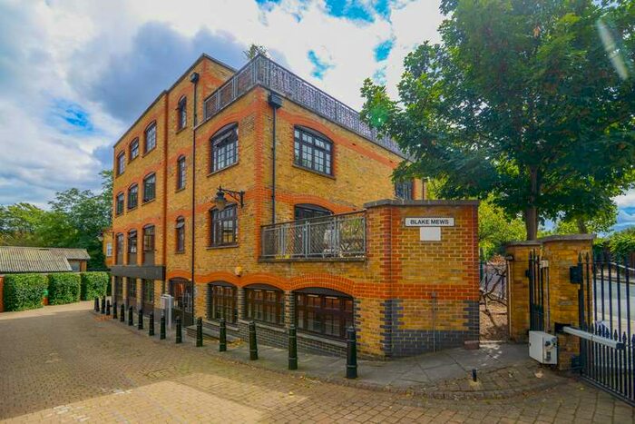 3 Bedroom Flat To Rent In Blake Mews, Richmond, Uk, TW9