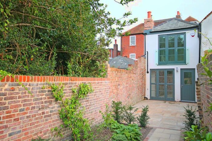2 Bedroom Terraced House To Rent In Cannon Street, Lymington, SO41