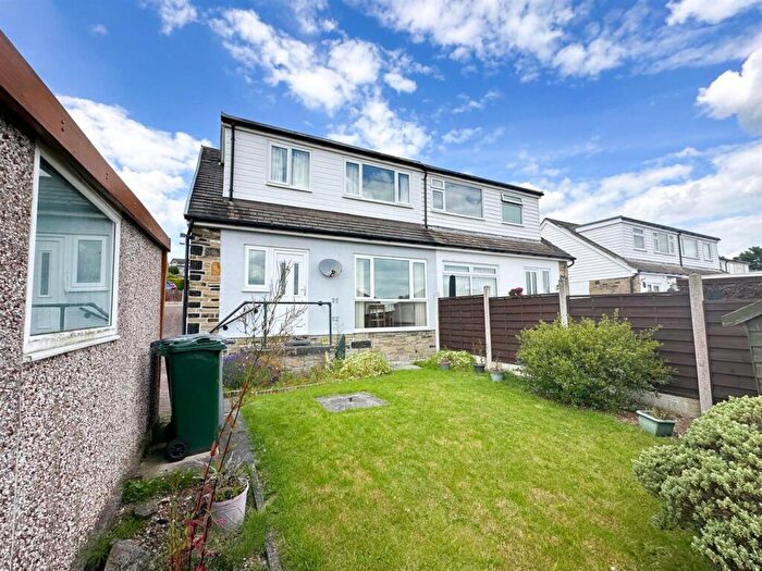 3 Bedroom Semi-Detached House For Sale In Lower Park Green, Silsden, BD20